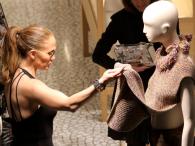 Jennifer Lopez pokazała piersi w sklepie
